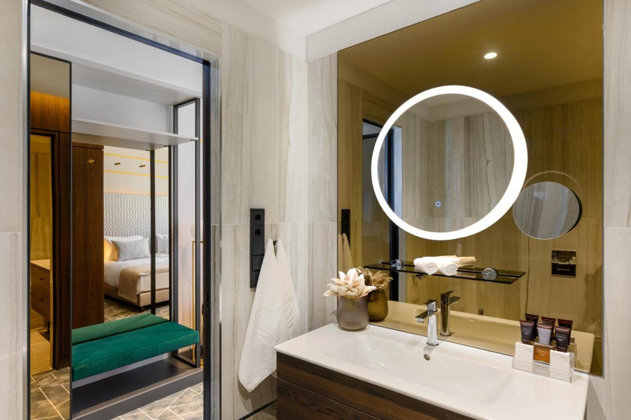 Emerald Hotel By Continental Group Budapest Esterno foto