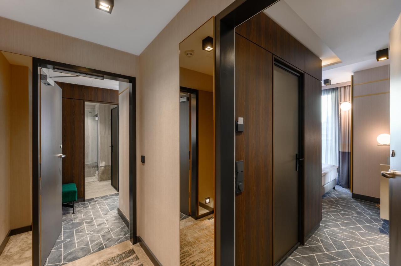 Emerald Hotel By Continental Group Budapest Esterno foto