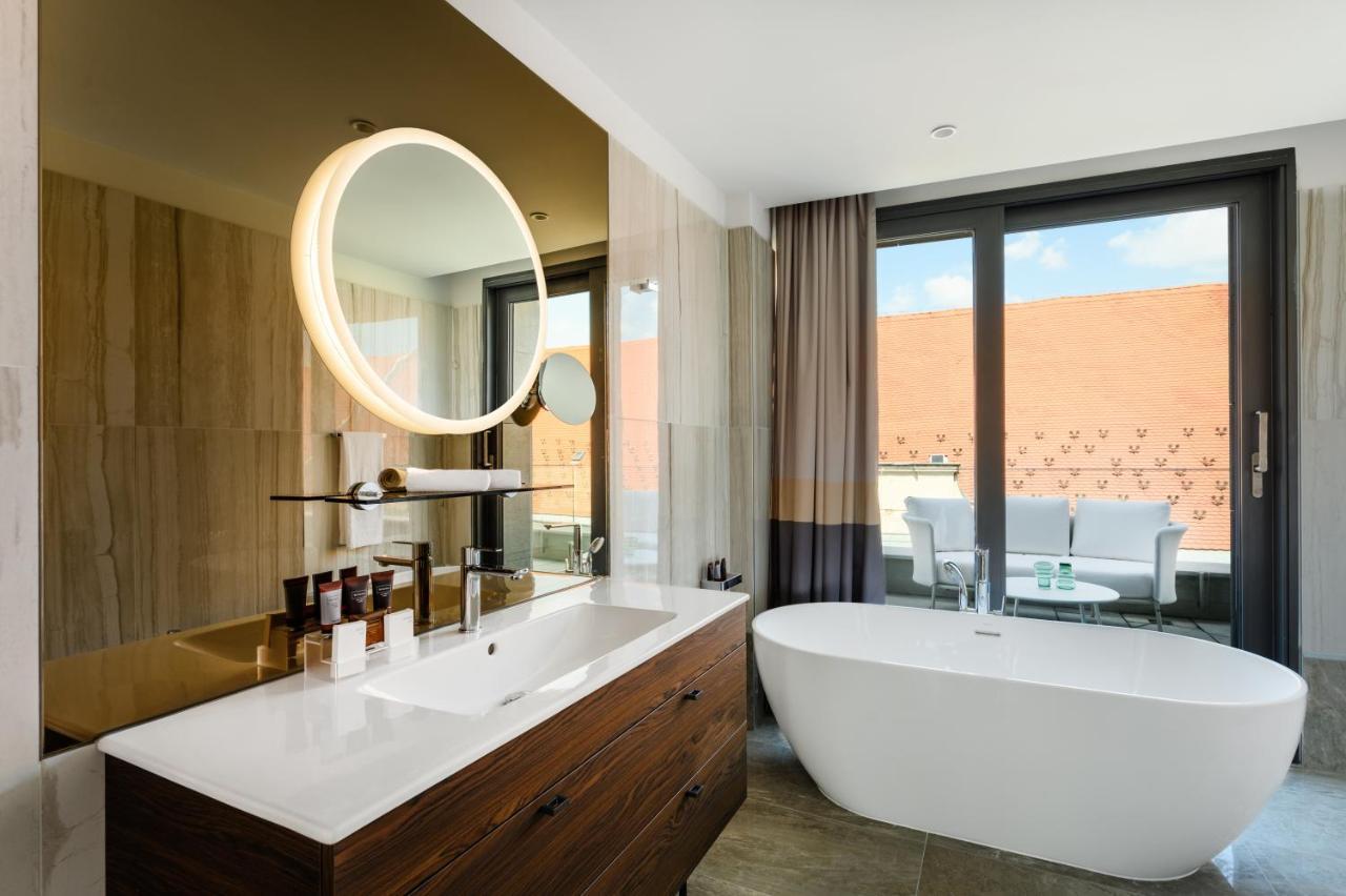 Emerald Hotel By Continental Group Budapest Esterno foto