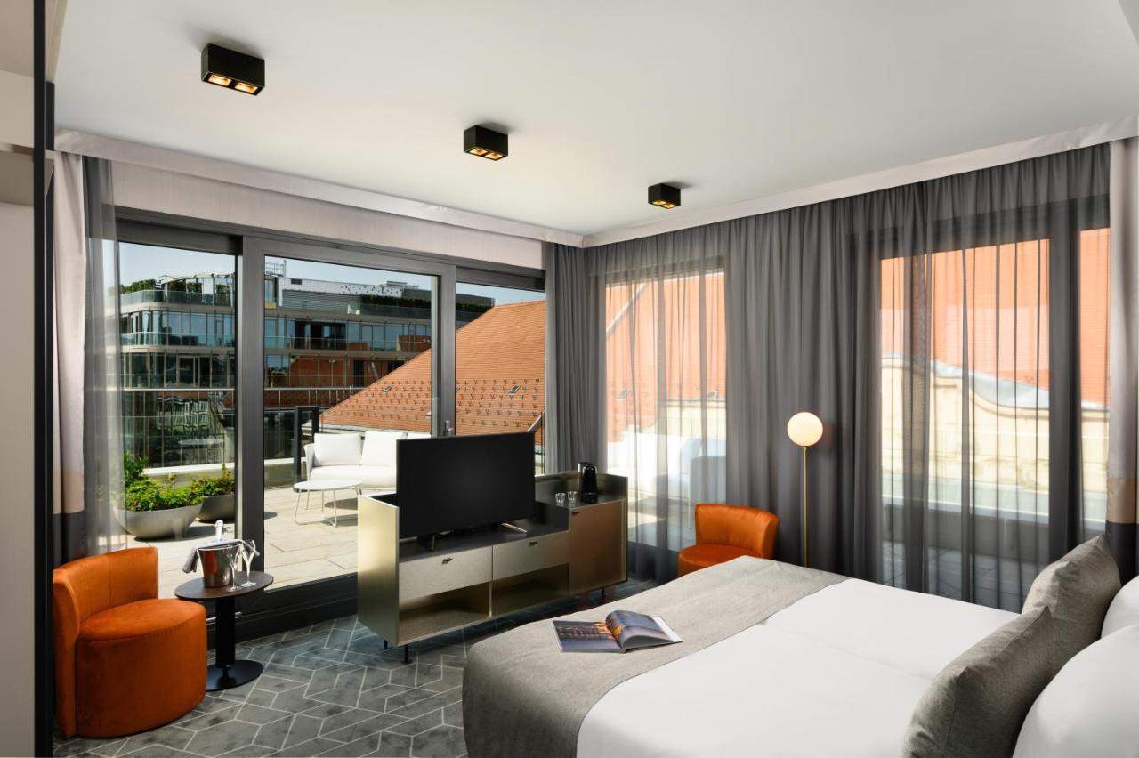 Emerald Hotel By Continental Group Budapest Esterno foto