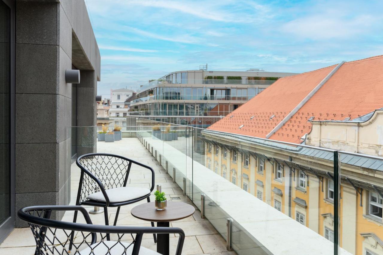 Emerald Hotel By Continental Group Budapest Esterno foto