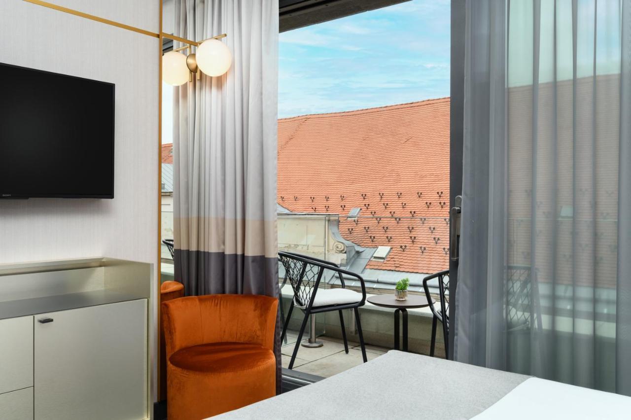 Emerald Hotel By Continental Group Budapest Esterno foto