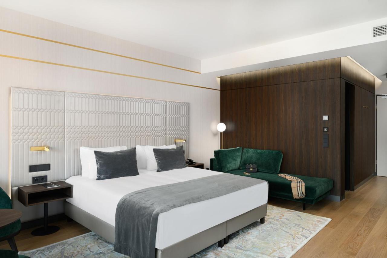 Emerald Hotel By Continental Group Budapest Esterno foto